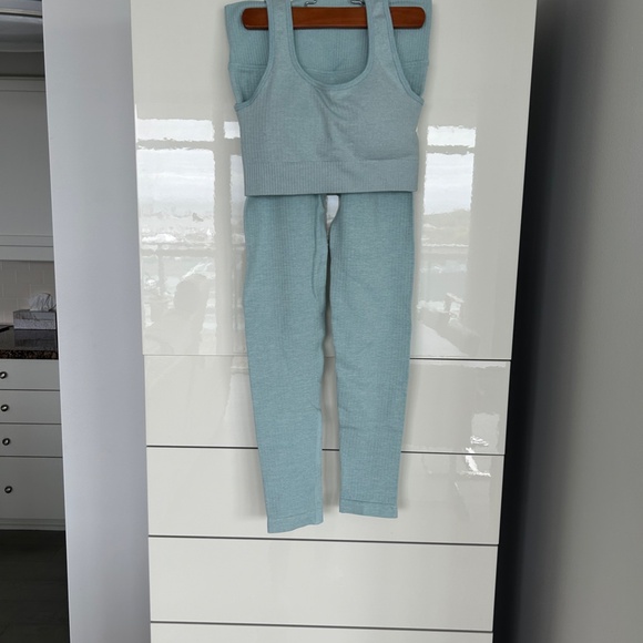 Two Piece Workout Outfit in Mint - Picture 3 of 3